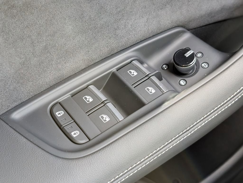 Used 2025 Audi SQ8 Prestige AWD/4WD image 29