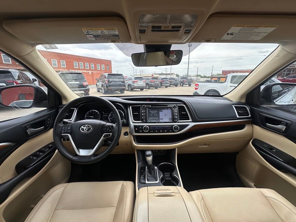 Used 2017 Toyota Highlander Limited image 17