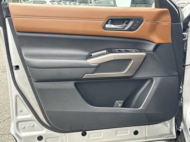 Used 2024 Nissan Pathfinder Platinum image 14