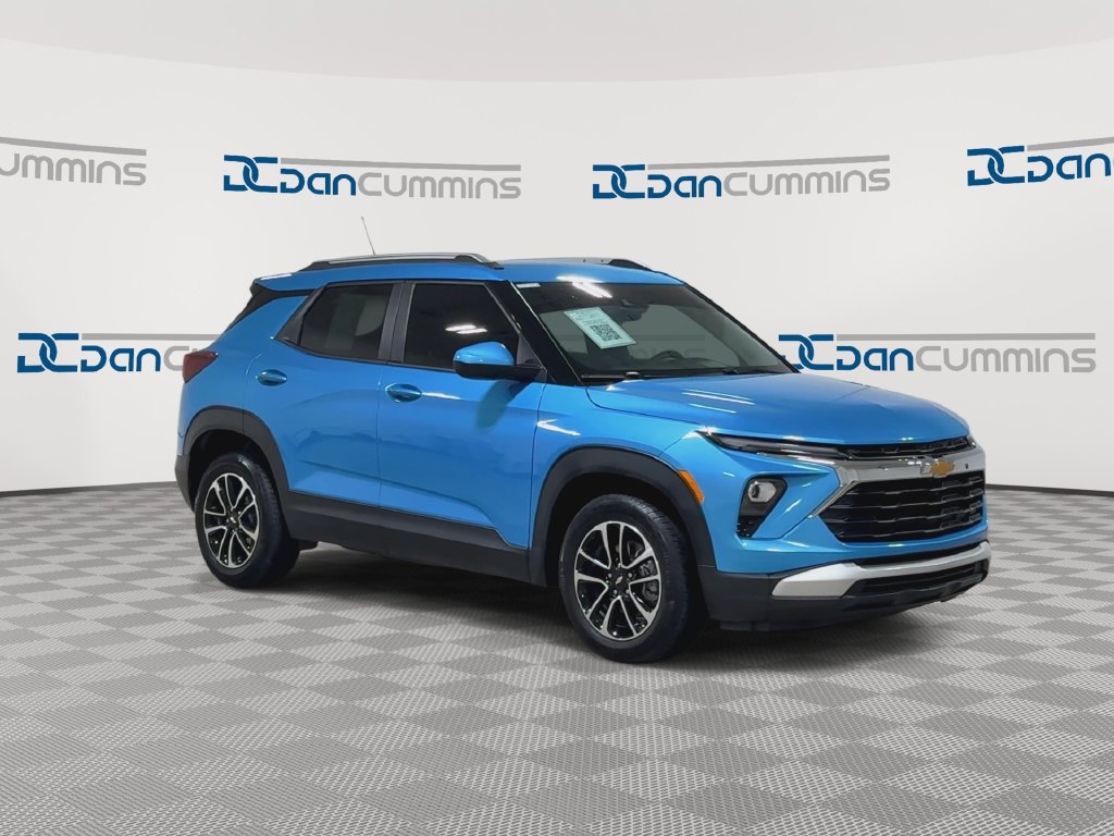 Used 2025 Chevrolet TrailBlazer LT FWD image 2