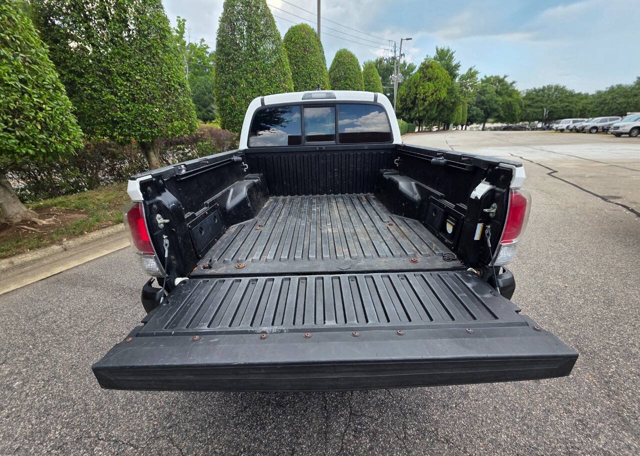 Used 2016 Toyota Tacoma Limited w/ Towing Package AWD/4WD image 5