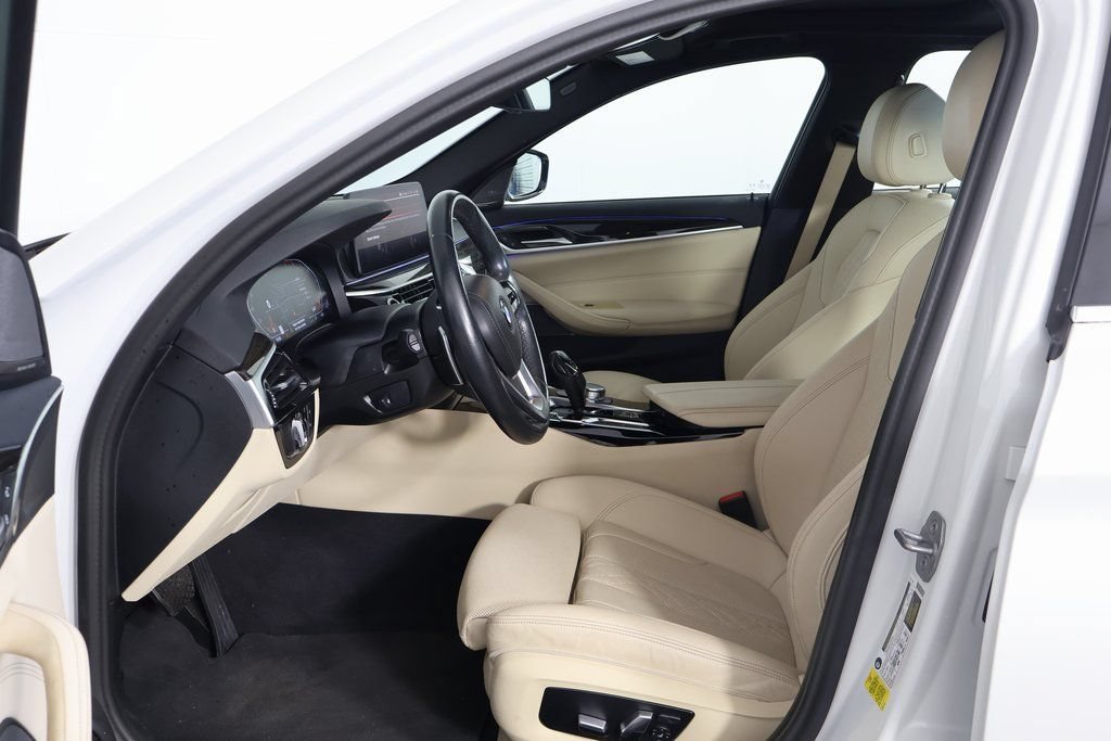 Used 2023 BMW 530i w/ Premium Package RWD image 9