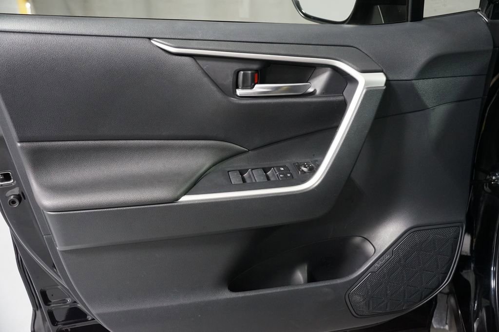 Used 2025 Toyota RAV4 XLE image 30