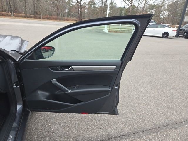 Used 2020 Volkswagen Passat 2.0T SE image 33