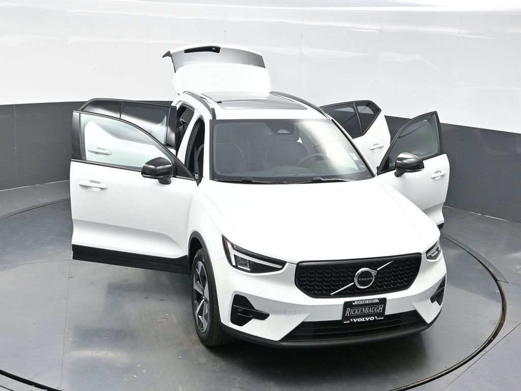 Used 2023 Volvo XC40 B5 Plus w/ Climate Package image 30