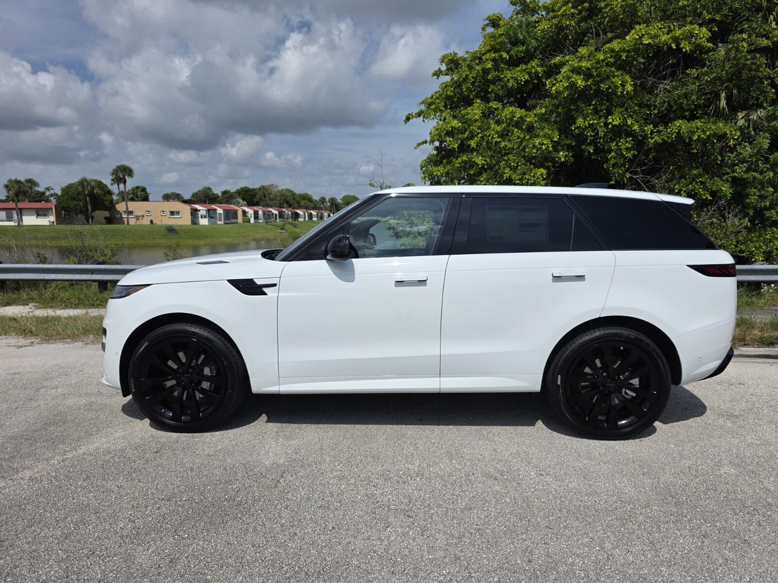New 2026 Land Rover Range Rover Sport Dynamic SE AWD/4WD image 7