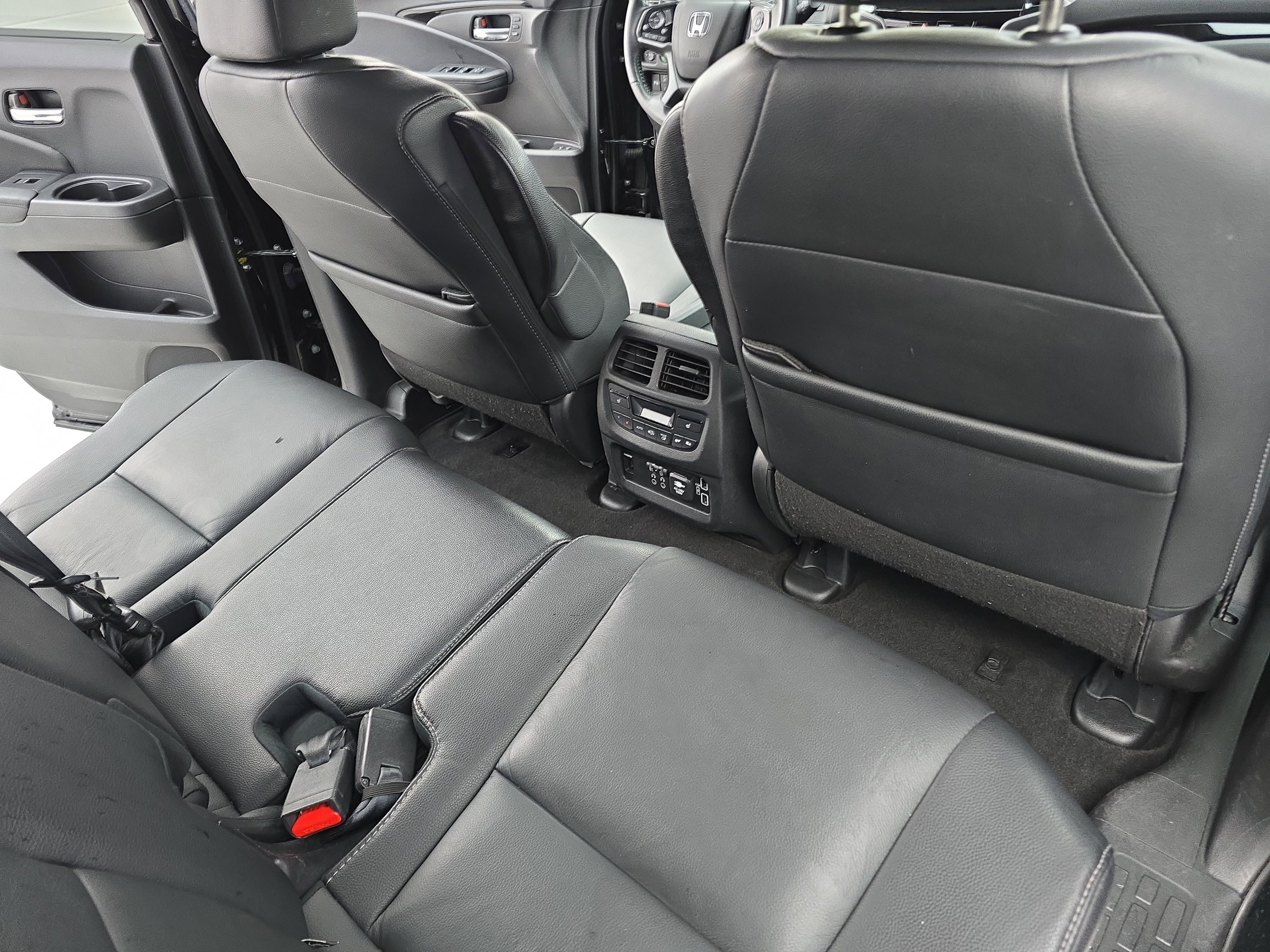 Used 2022 Honda Pilot Touring image 11