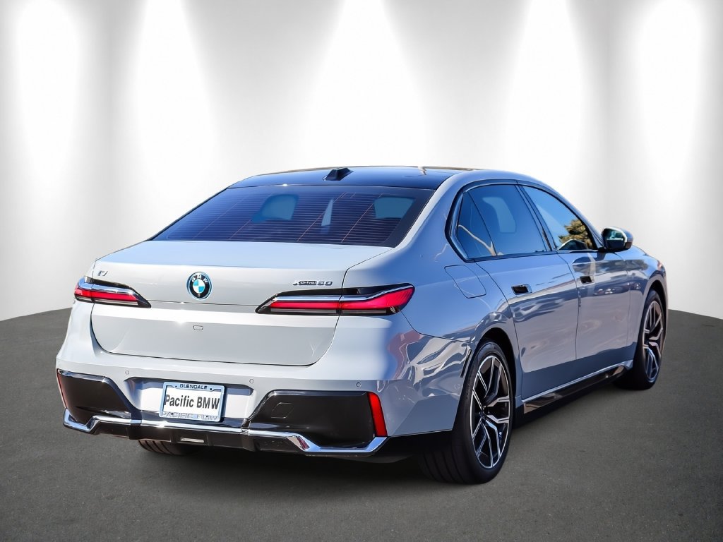 Certified 2024 BMW i7 xDrive60 AWD/4WD image 6