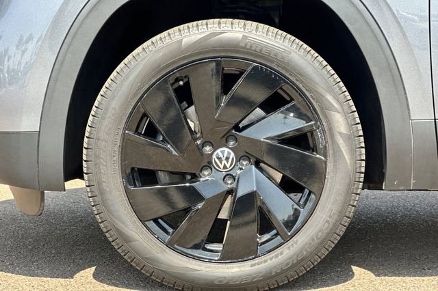 Used 2020 Volkswagen Atlas Cross Sport SE w/ Towing Package image 28