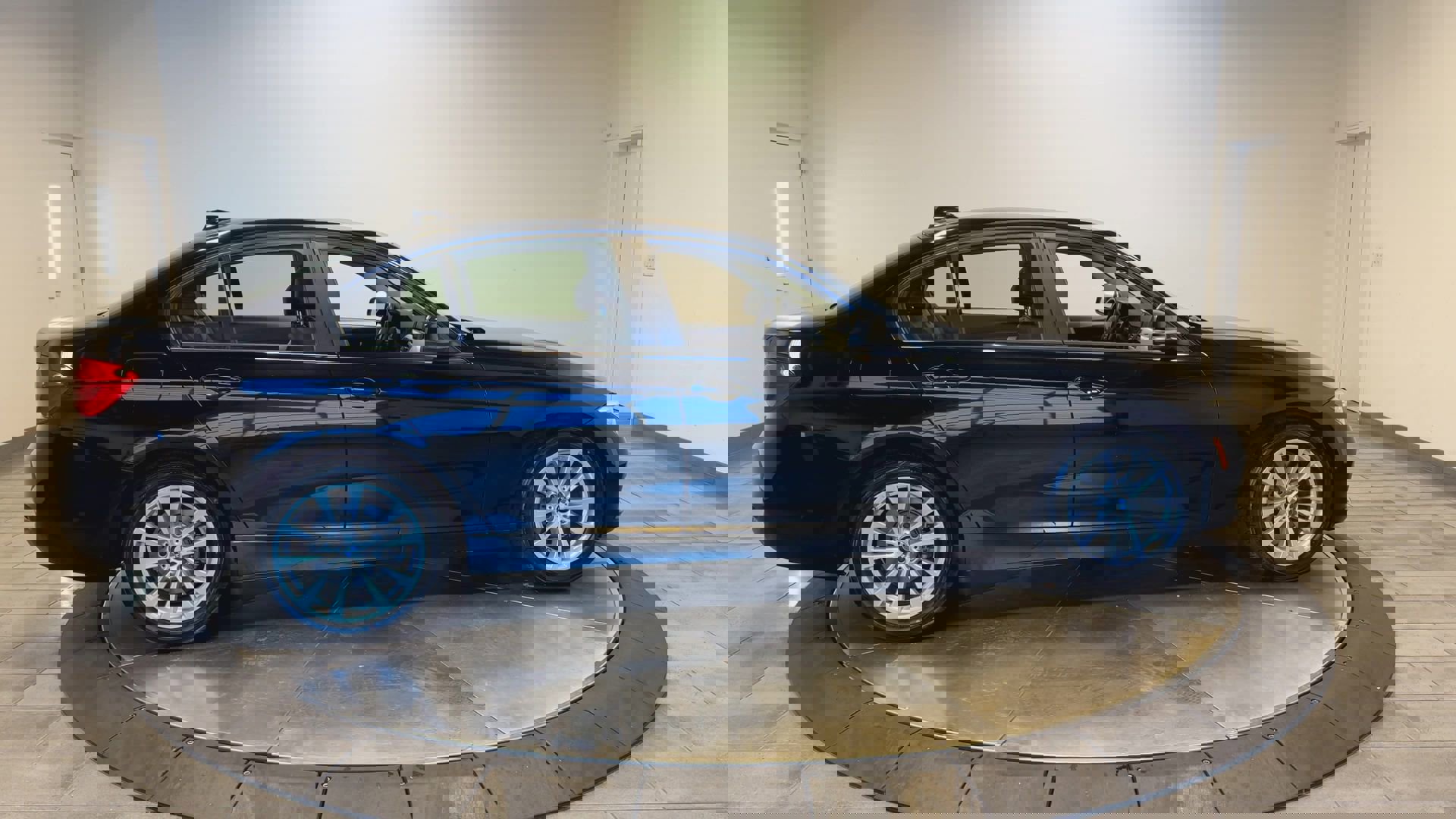 Used 2018 BMW 320i xDrive Sedan image 9