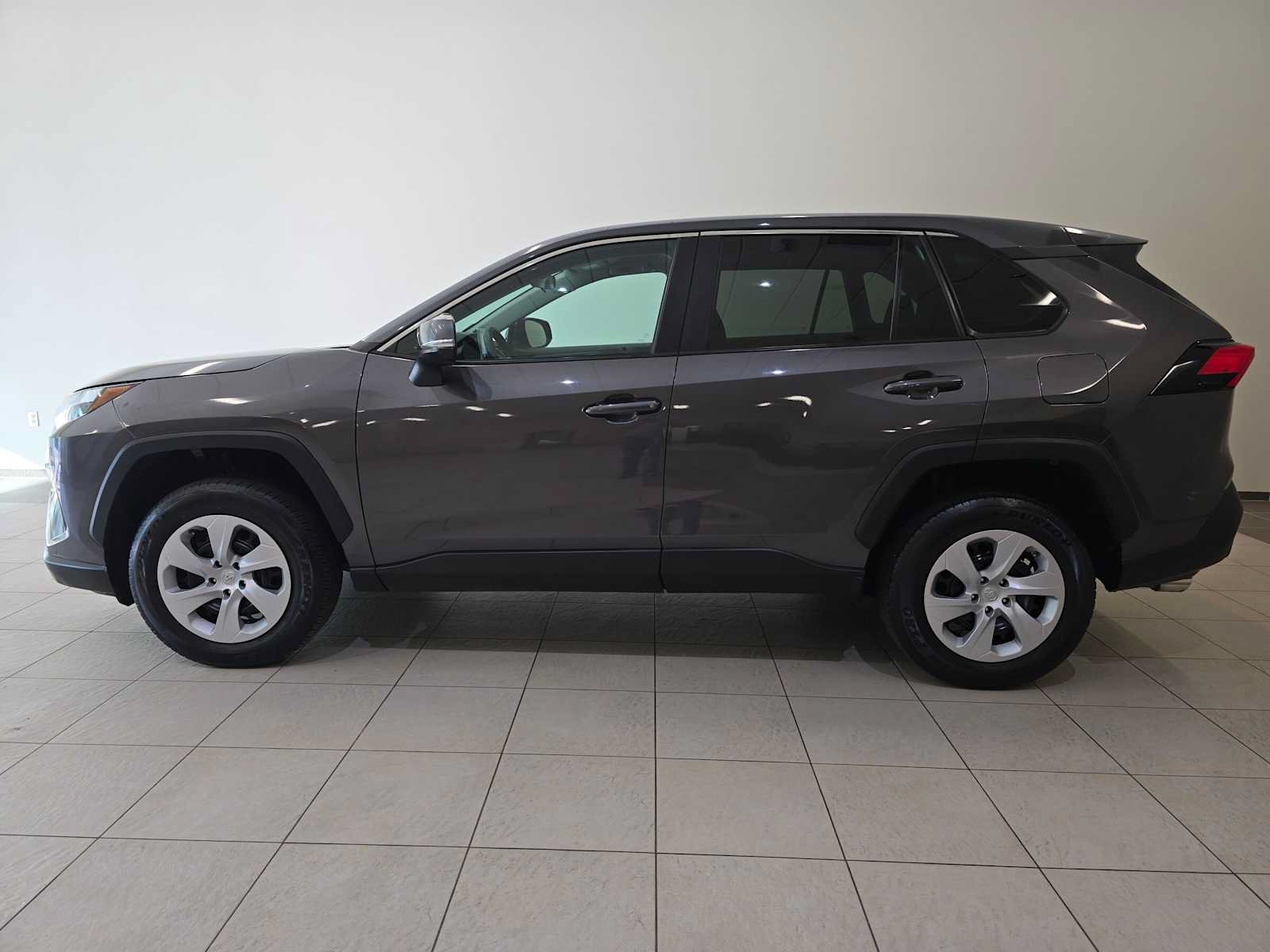 Used 2023 Toyota RAV4 LE AWD/4WD image 3