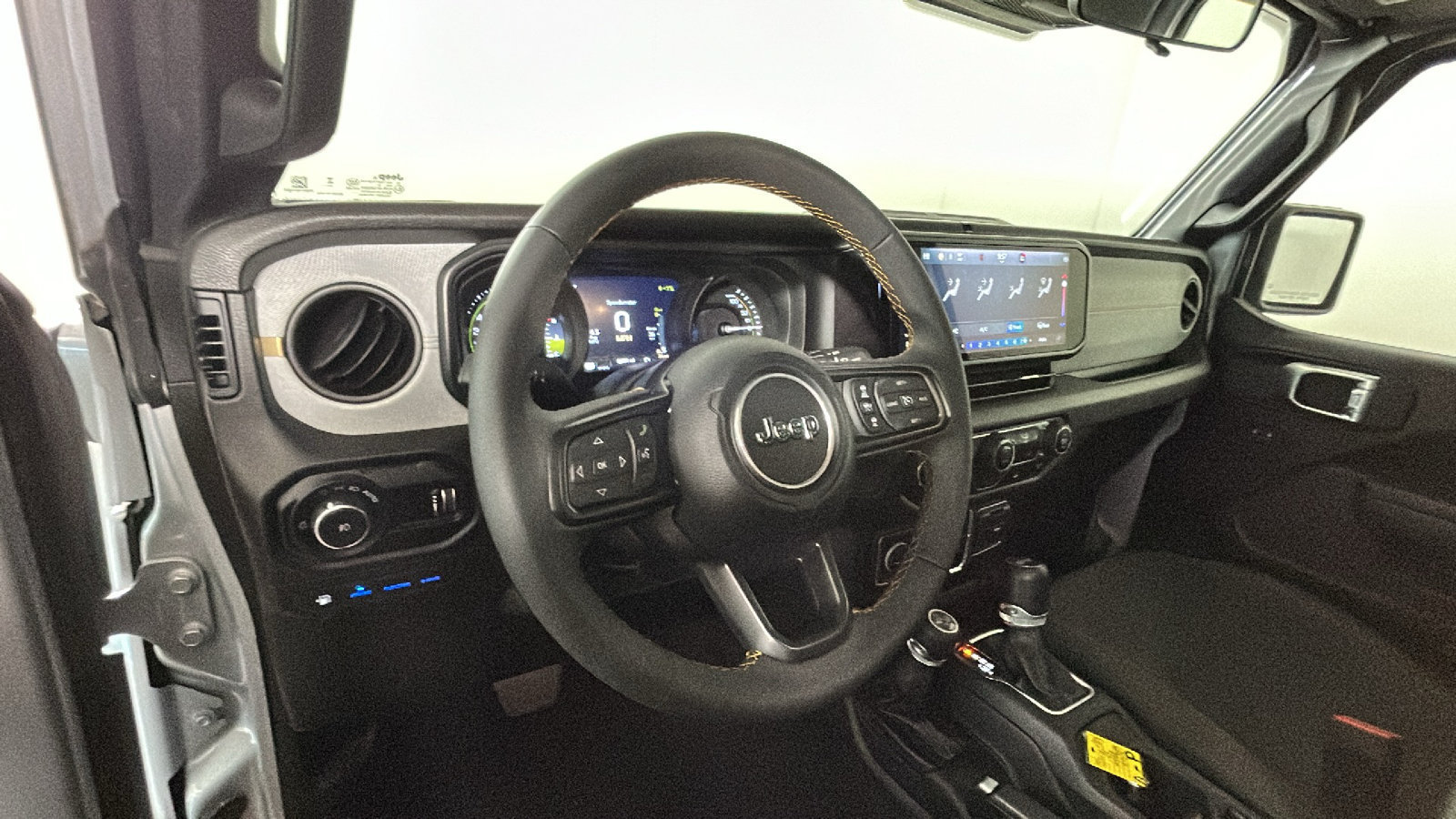 Used 2024 Jeep Wrangler Unlimited w/ Technology Group AWD/4WD image 16