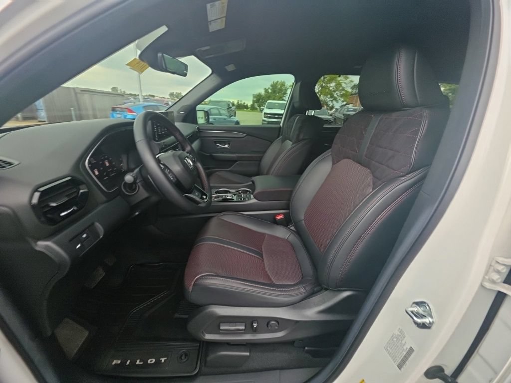 Certified 2026 Honda Pilot Black Edition image 14