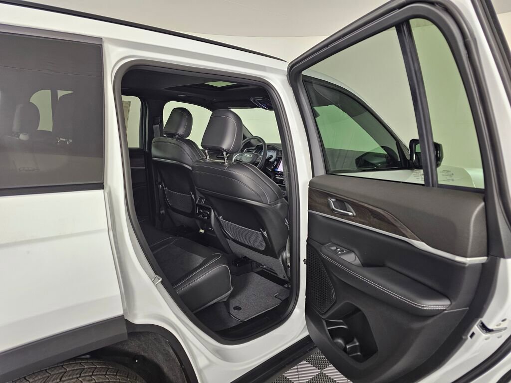 New 2026 Jeep Grand Cherokee Altitude image 33