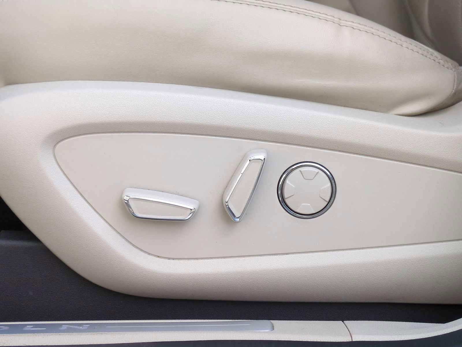 Used 2019 Lincoln MKC Reserve w/ MKC Climate Package image 17