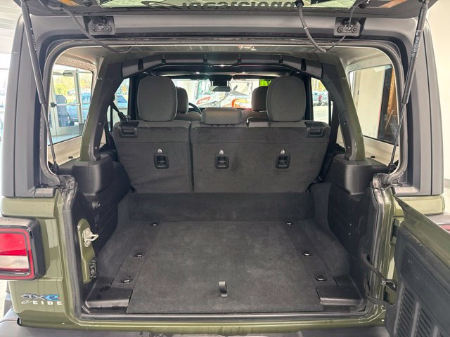 Used 2024 Jeep Wrangler Unlimited w/ Convenience Group AWD/4WD image 11