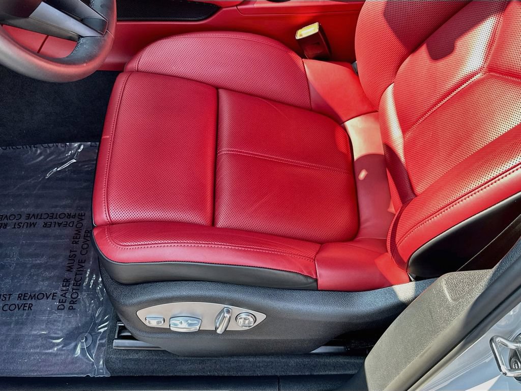 Certified 2024 Porsche Macan S AWD/4WD image 22