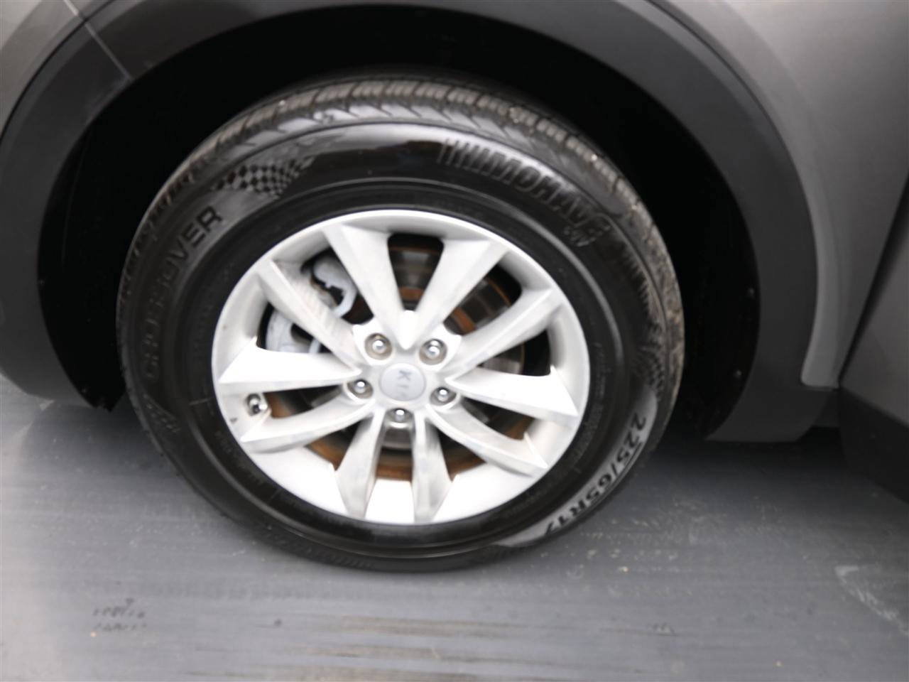 Used 2017 Kia Sorento LX w/ LX Convenience Package FWD image 18