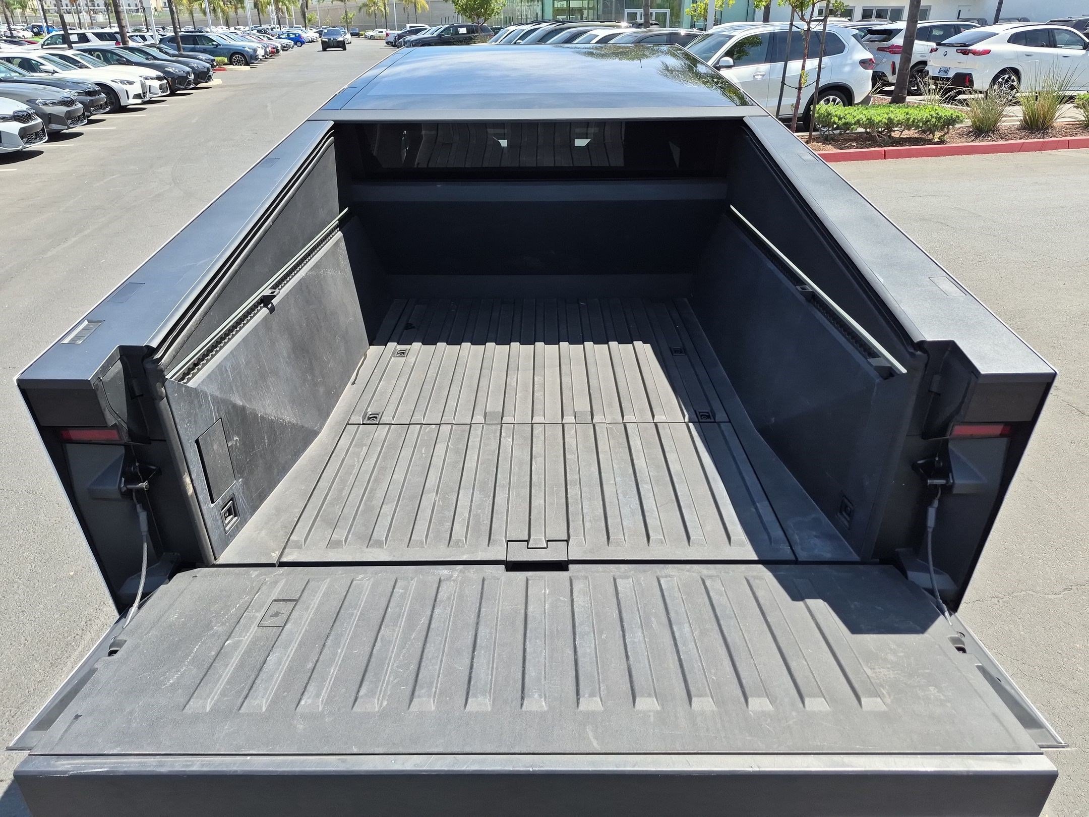 Used 2024 Tesla Cybertruck Cyberbeast AWD/4WD image 28