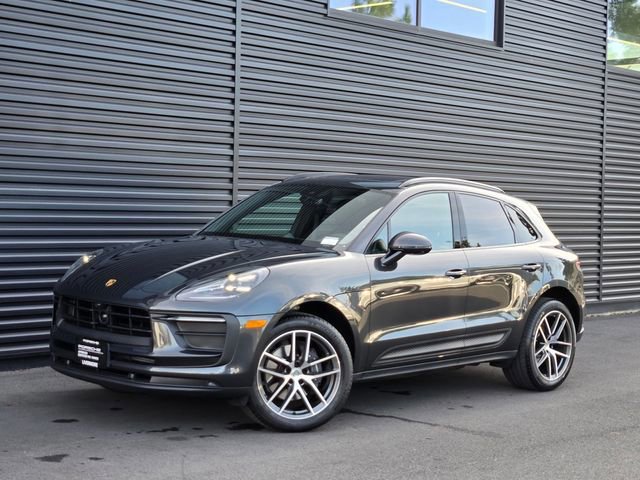 Used 2025 Porsche Macan image 1