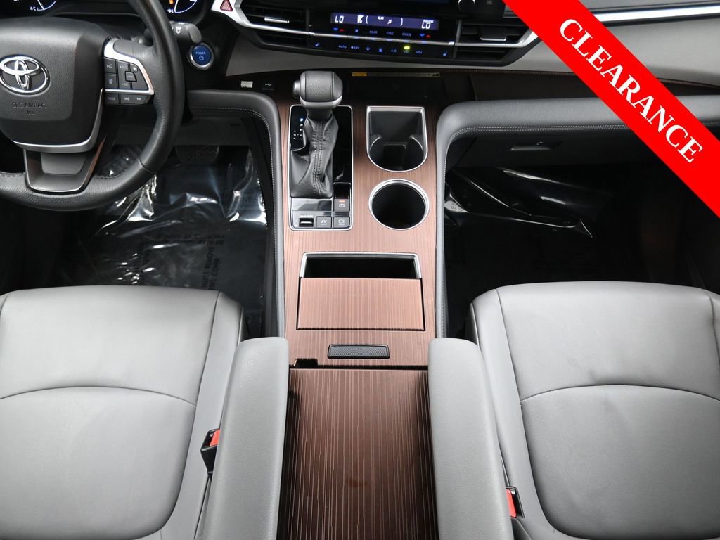 Used 2022 Toyota Sienna XLE image 33