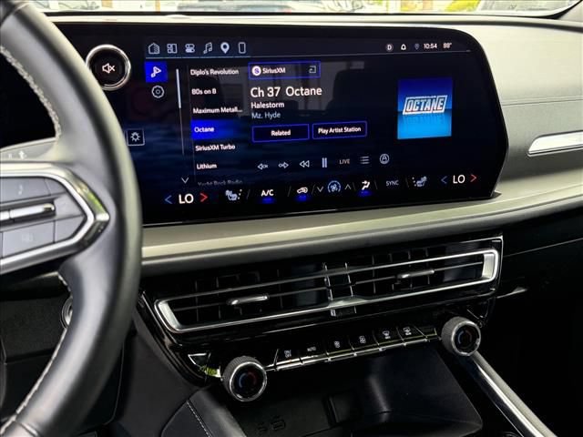 Certified 2025 Chevrolet Traverse LT FWD image 20