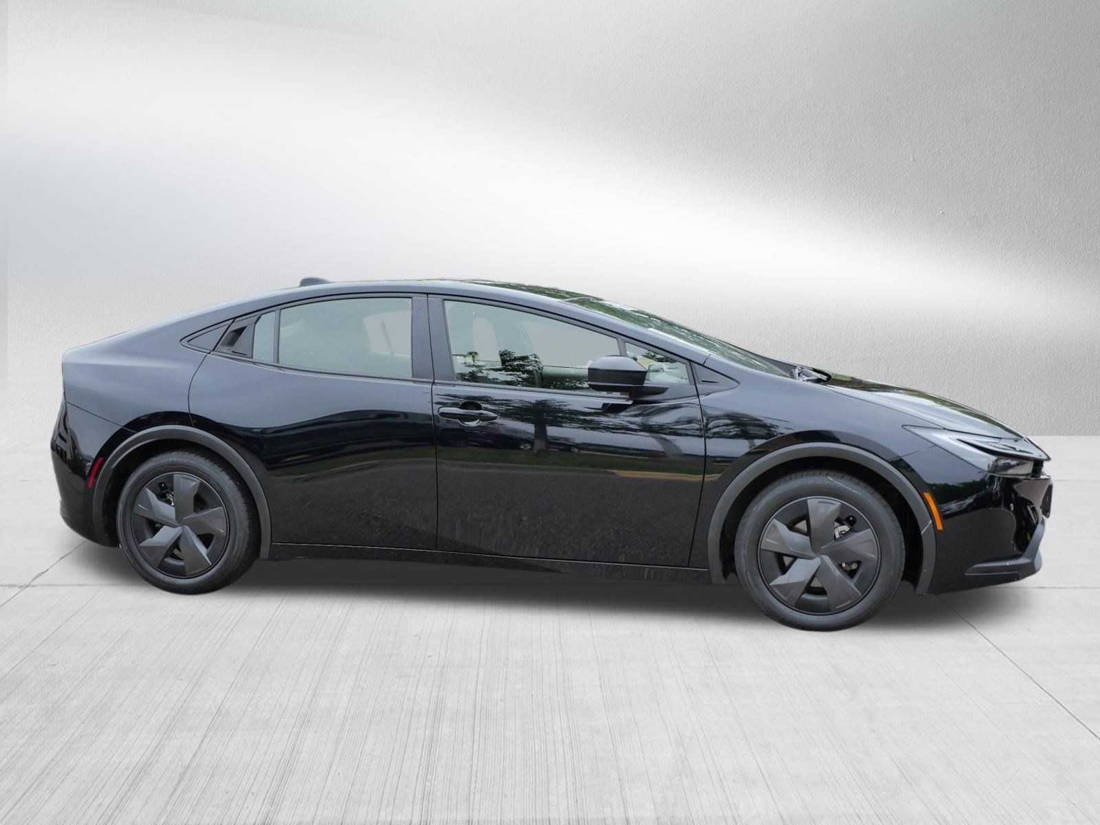 Certified 2025 Toyota Prius LE FWD image 9