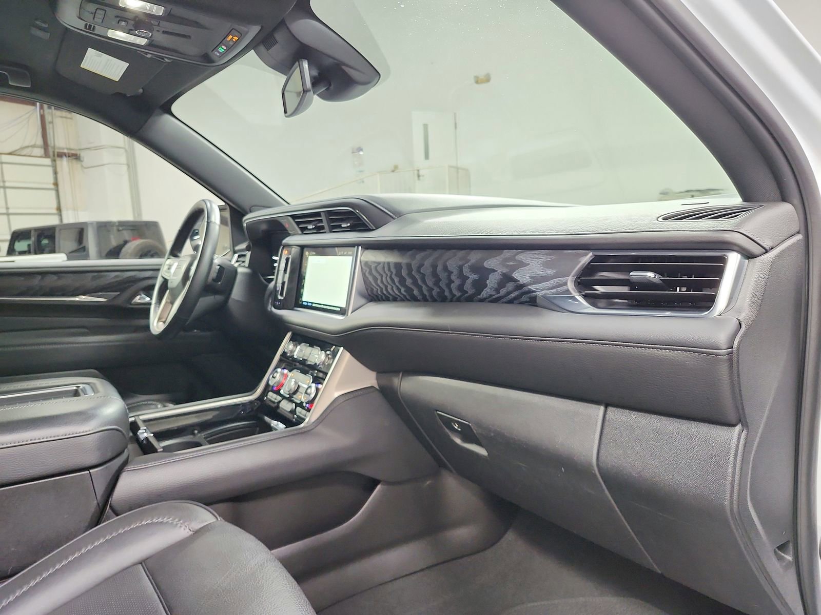 Used 2023 GMC Yukon Denali image 39