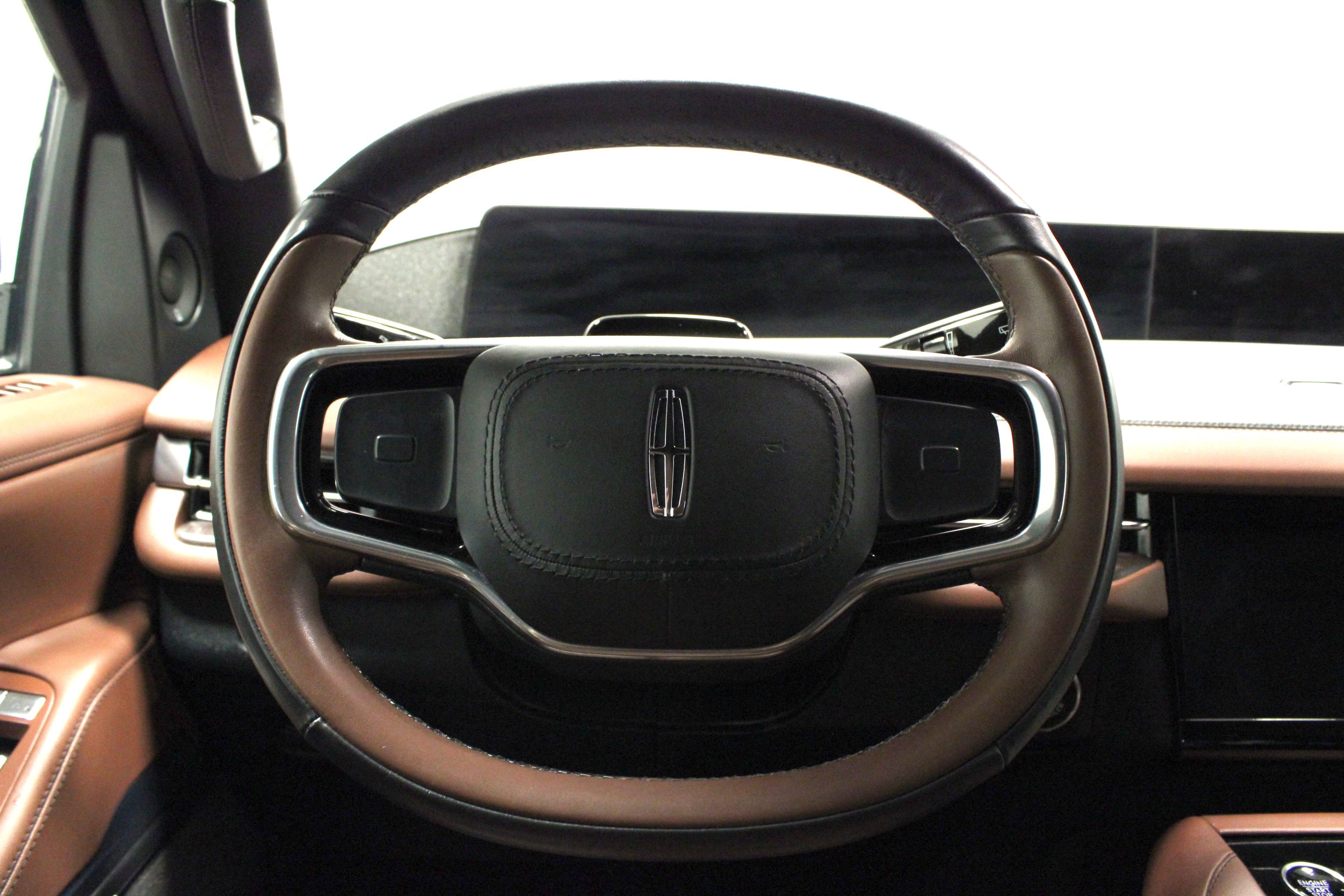 Used 2025 Lincoln Navigator Reserve image 27