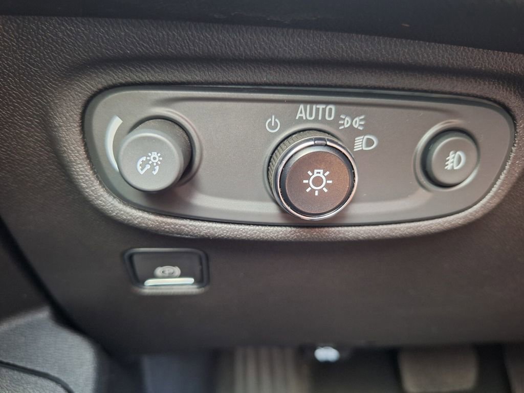 Used 2023 GMC Terrain SLT image 12