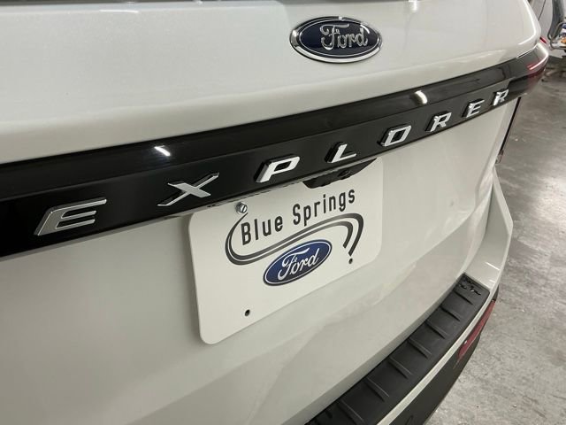 Used 2025 Ford Explorer Active w/ Active Comfort Package image 6