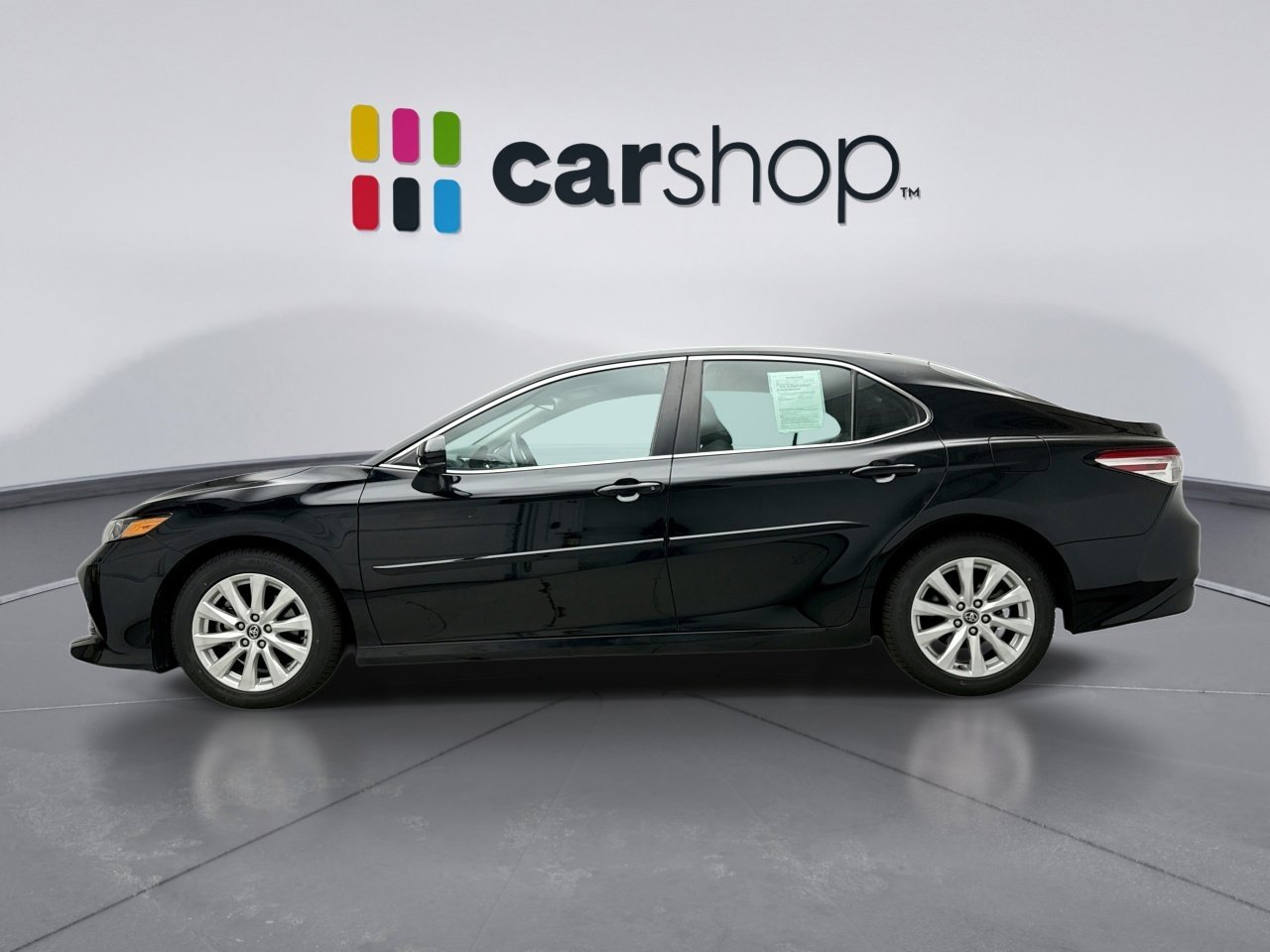 Used 2020 Toyota Camry LE image 2