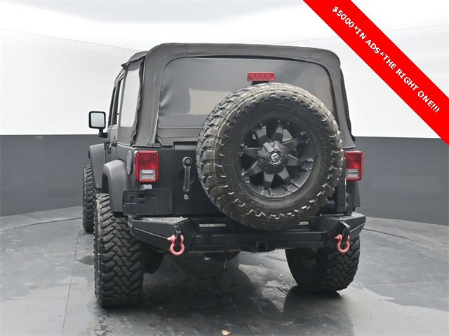 Used 2012 Jeep Wrangler Unlimited Sahara image 4