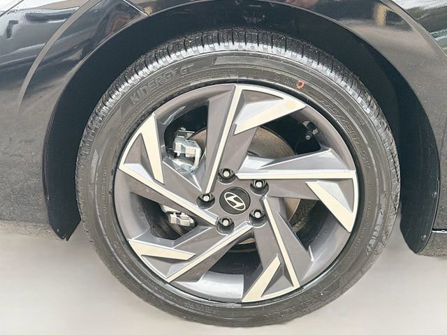 New 2026 Hyundai Elantra Limited image 33
