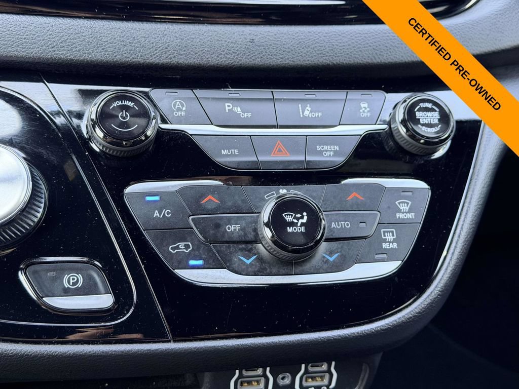 Certified 2025 Chrysler Pacifica Select FWD image 19
