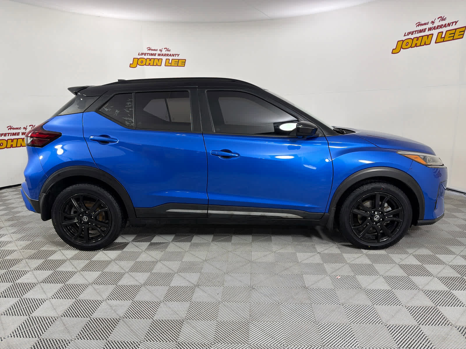 Used 2021 Nissan Kicks SR image 7