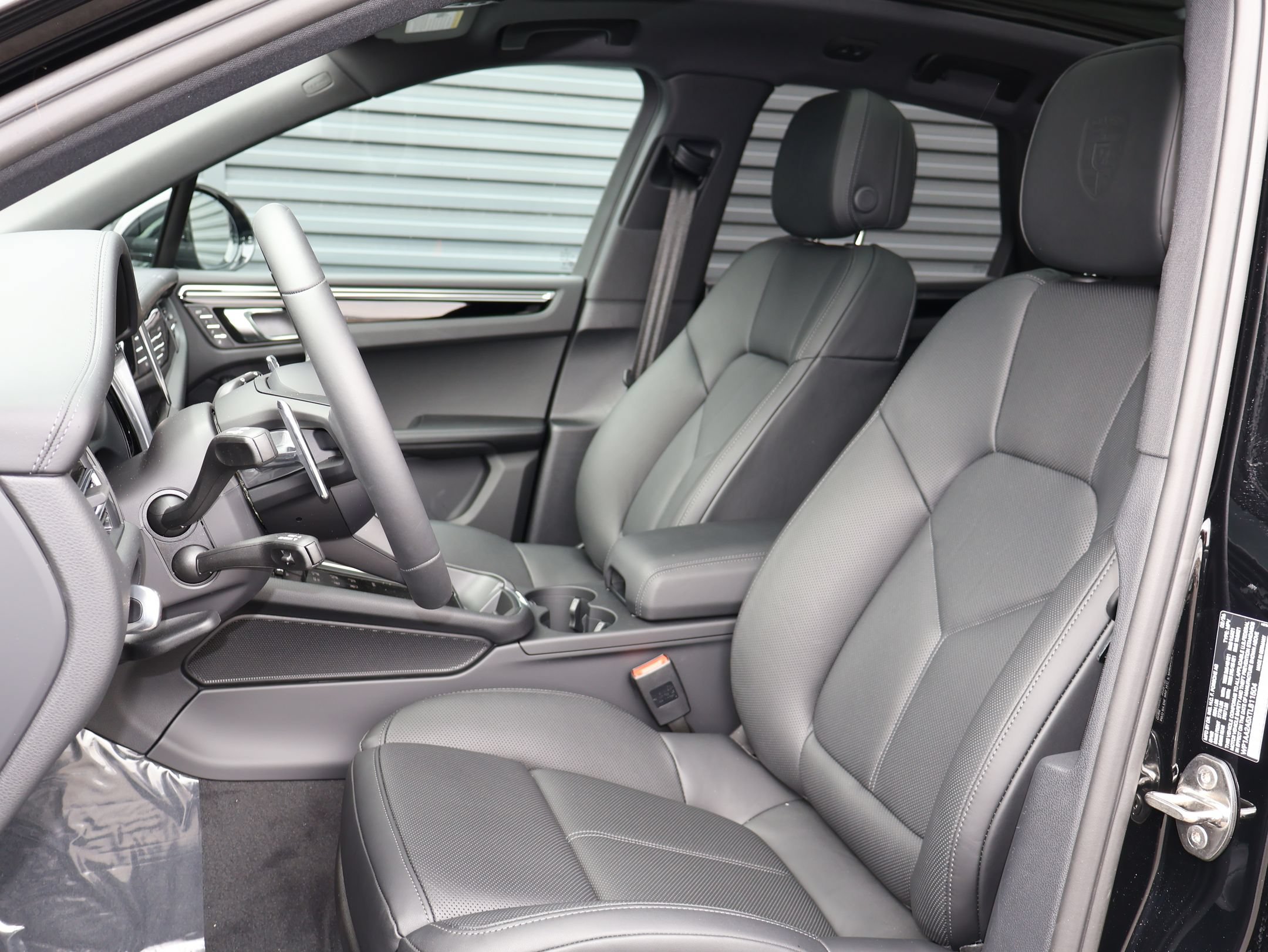 New 2026 Porsche Macan AWD/4WD image 5