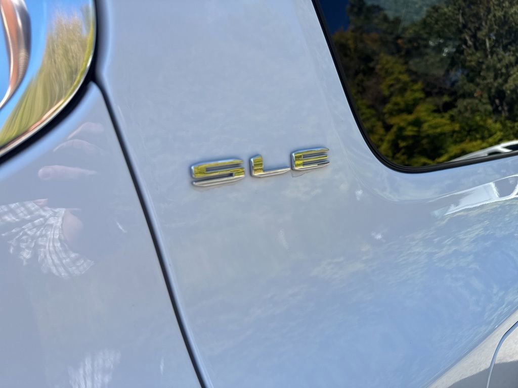 Used 2023 GMC Acadia SLE w/ Driver Convenience Package image 12