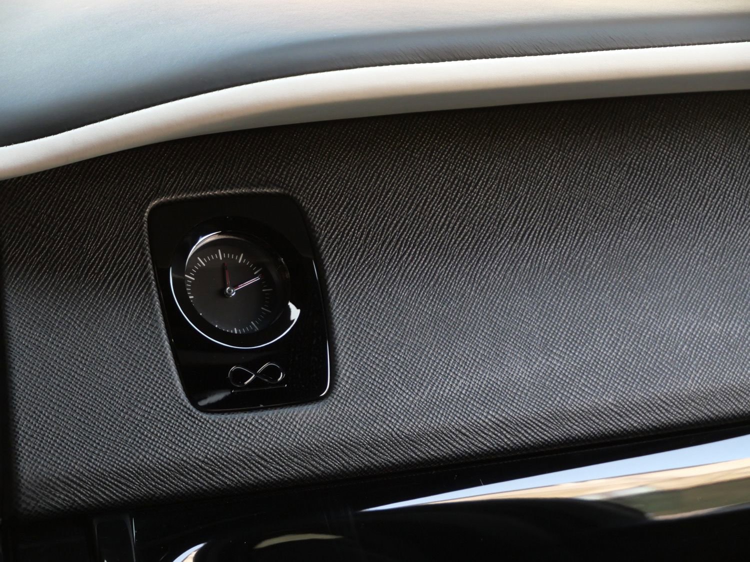 Used 2022 Rolls-Royce Cullinan Black Badge w/ Dark Exterior Package image 13