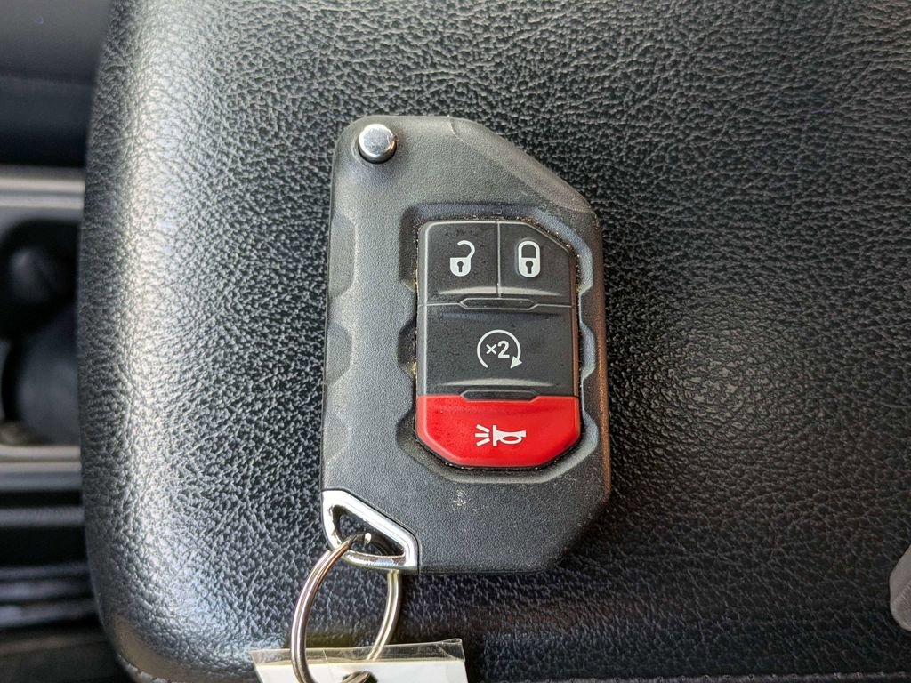 Used 2023 Jeep Wrangler Willys AWD/4WD image 30