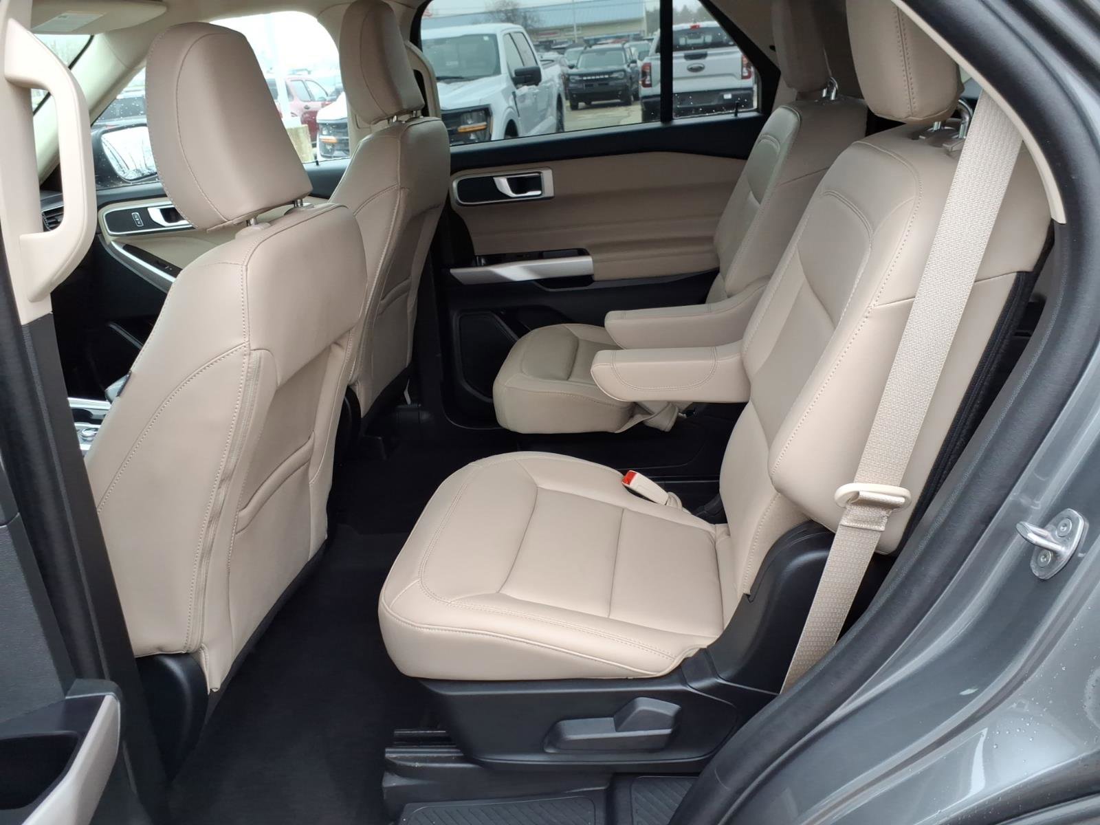 Used 2023 Ford Explorer XLT w/ Equipment Group 202A AWD/4WD image 13