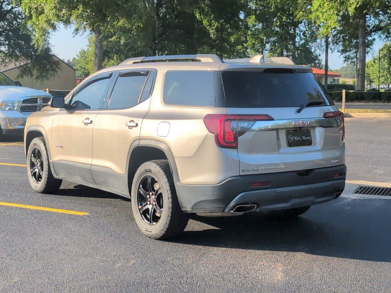 Used 2022 GMC Acadia AT4 w/ Technology Package AWD/4WD image 3