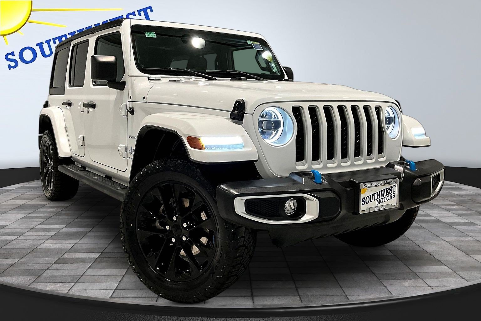 Used 2023 Jeep Wrangler Unlimited Sahara w/ Cold Weather Group AWD/4WD image 3
