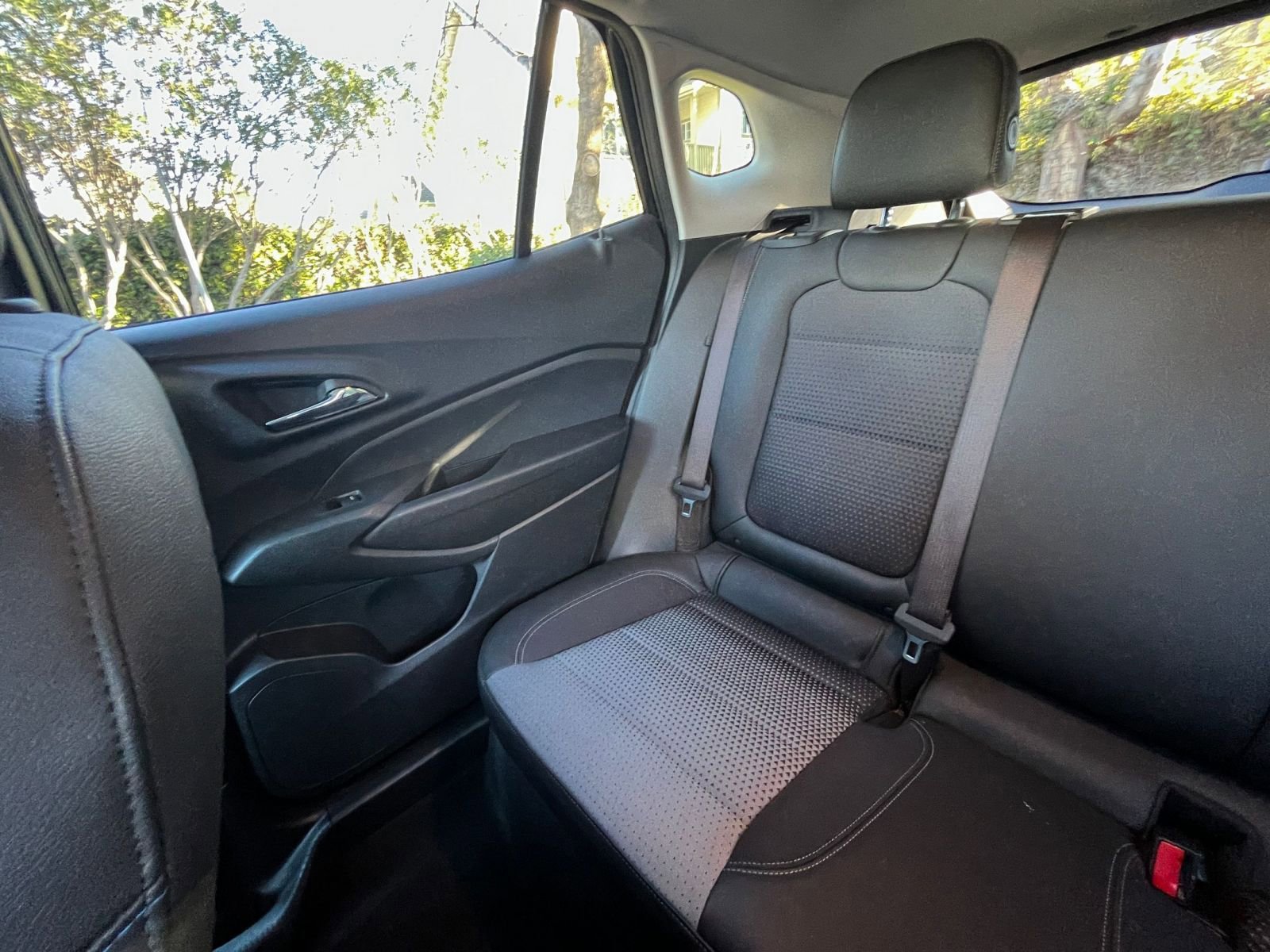 Used 2025 Chevrolet Trax LT w/ LT Convenience Package image 37