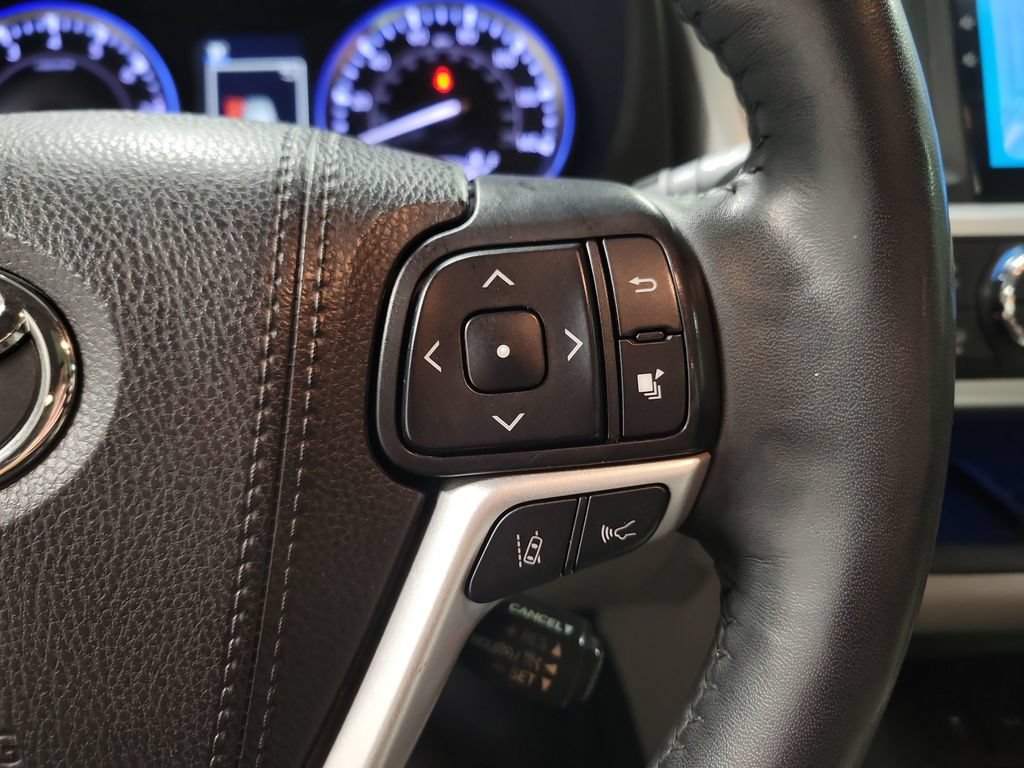 Used 2019 Toyota Highlander Limited Platinum AWD/4WD image 24