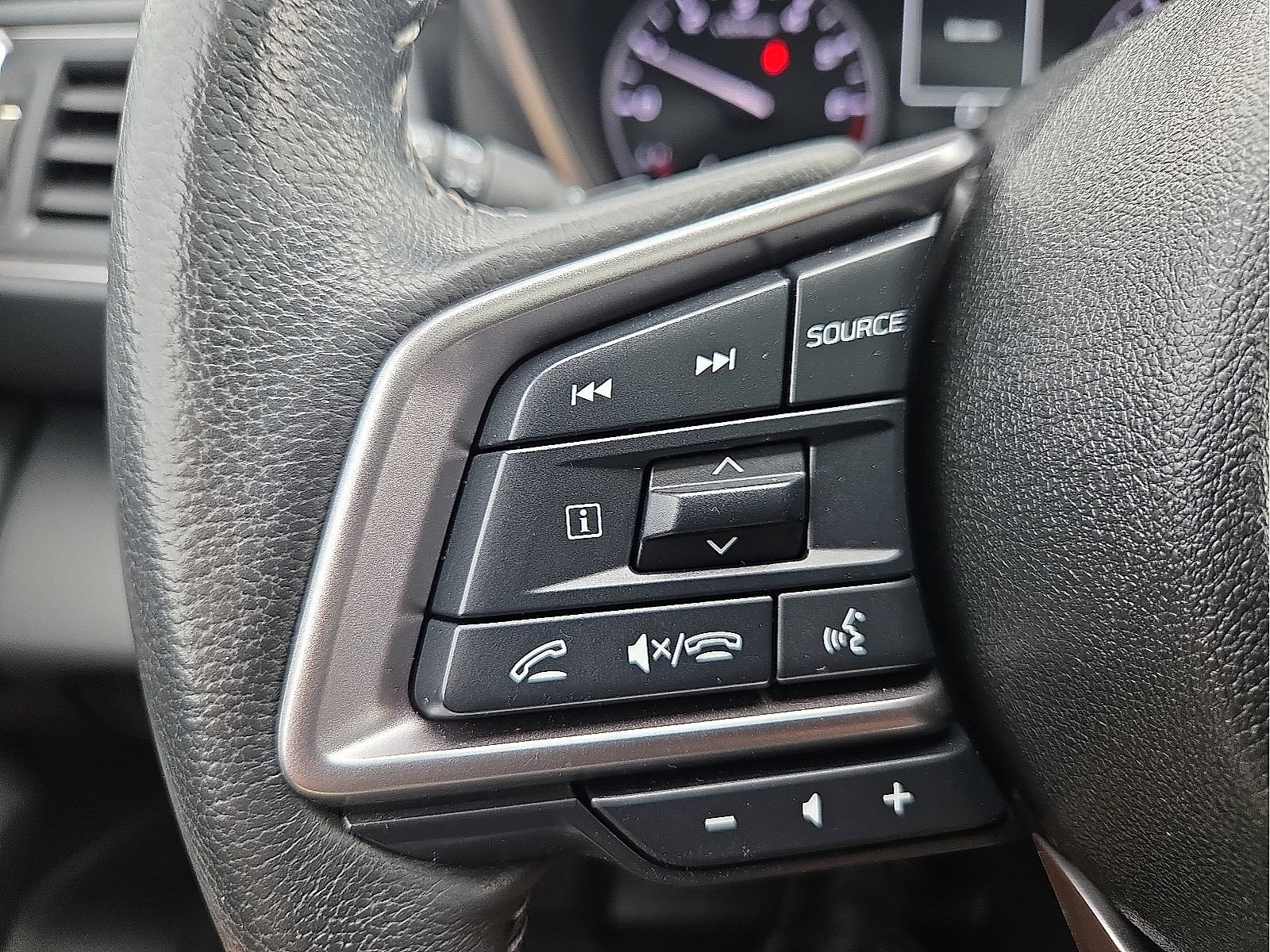 Used 2023 Subaru Ascent Limited w/ Technology Package AWD/4WD image 18