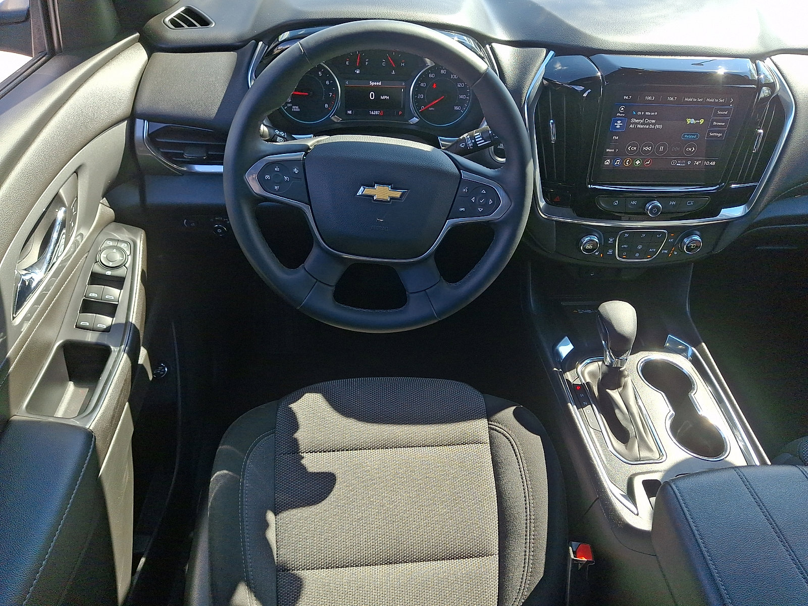 Used 2023 Chevrolet Traverse LT w/ Rear Camera Mirror Package image 13