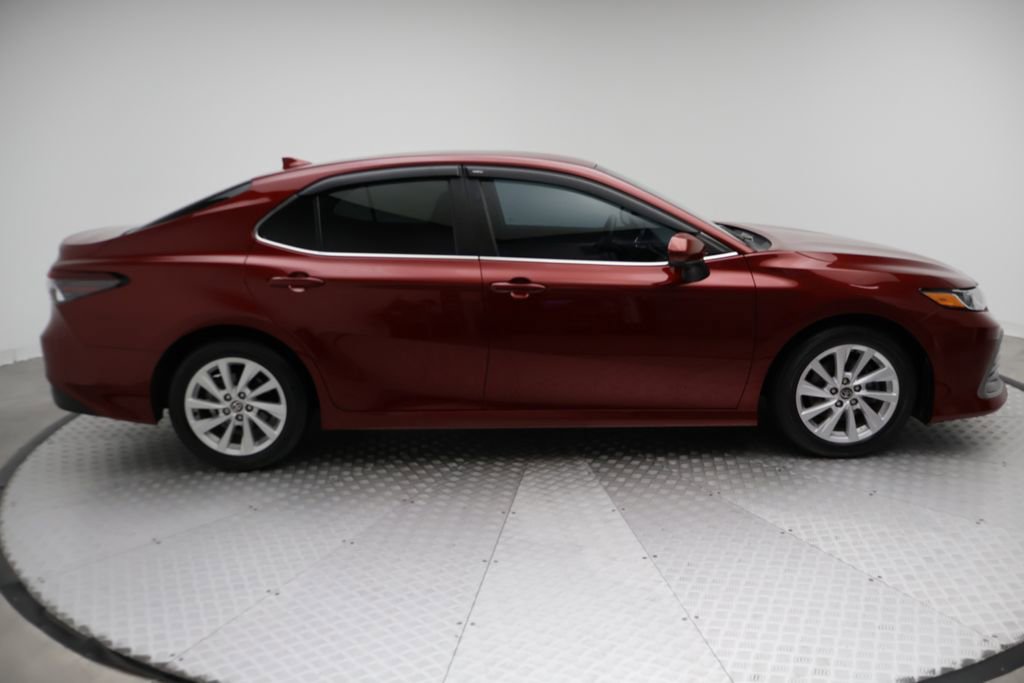 Used 2022 Toyota Camry LE image 7