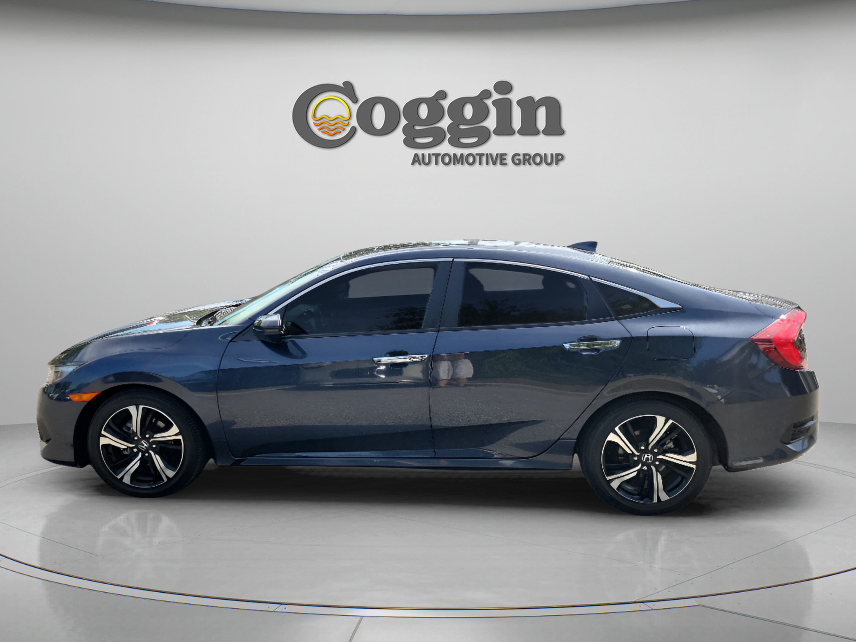 Used 2017 Honda Civic Touring image 2