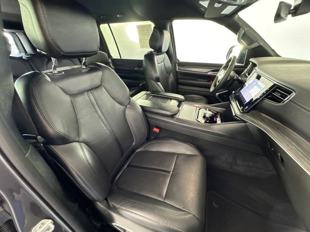 Certified 2024 Jeep Wagoneer L Series II w/ Flexible Seating Group AWD/4WD image 40